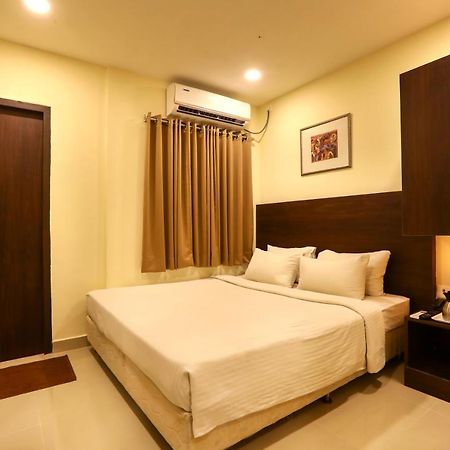 Blu Ivy Serene Serviced Apartment Csennai Kültér fotó