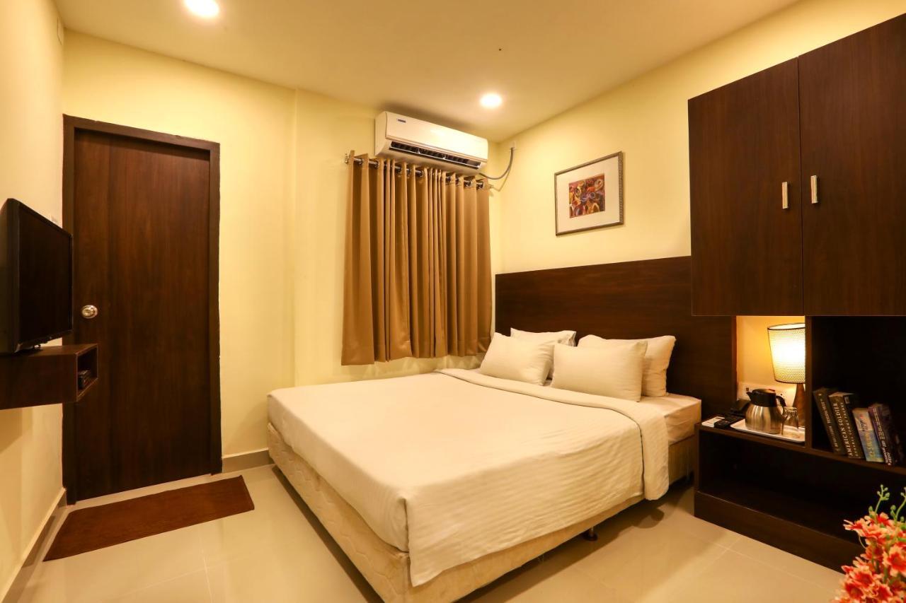 Blu Ivy Serene Serviced Apartment Csennai Kültér fotó
